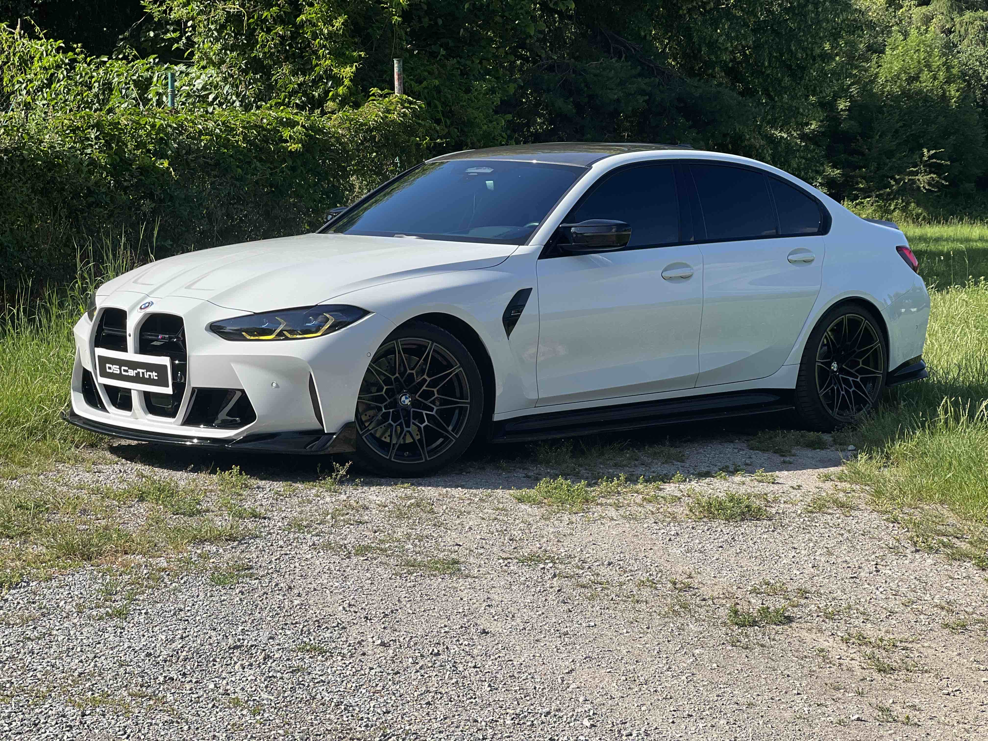 BMW s tónovanými okny